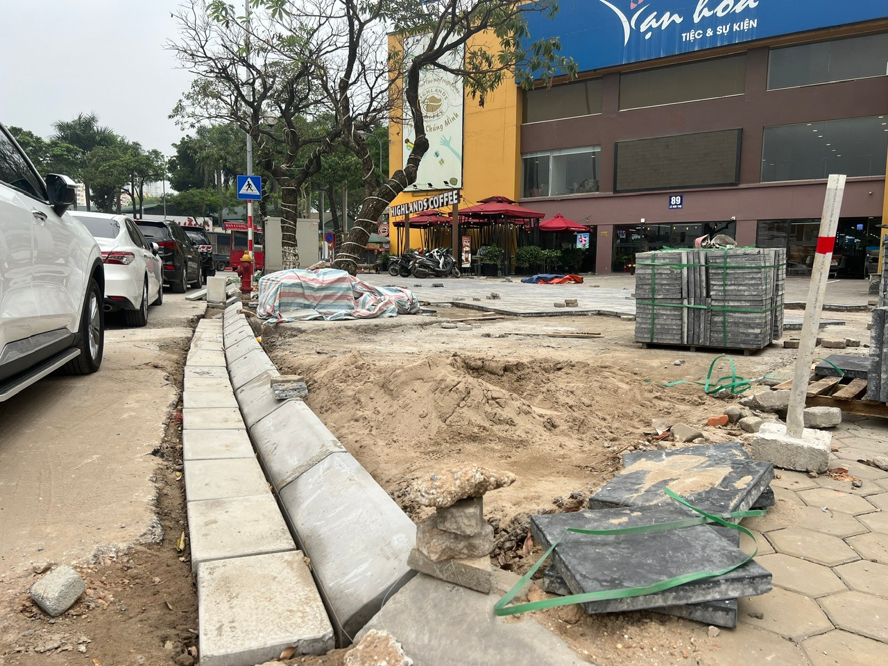 Dự án cải tạo, chỉnh trang hè đường Lê Đức Thọ (đoạn từ giáp địa phận quận Cầu Giấy đến phố Trần Hữu Dực) với tổng chiều dài 0,87km với mức đầu tư 8,7 tỷ đồng.