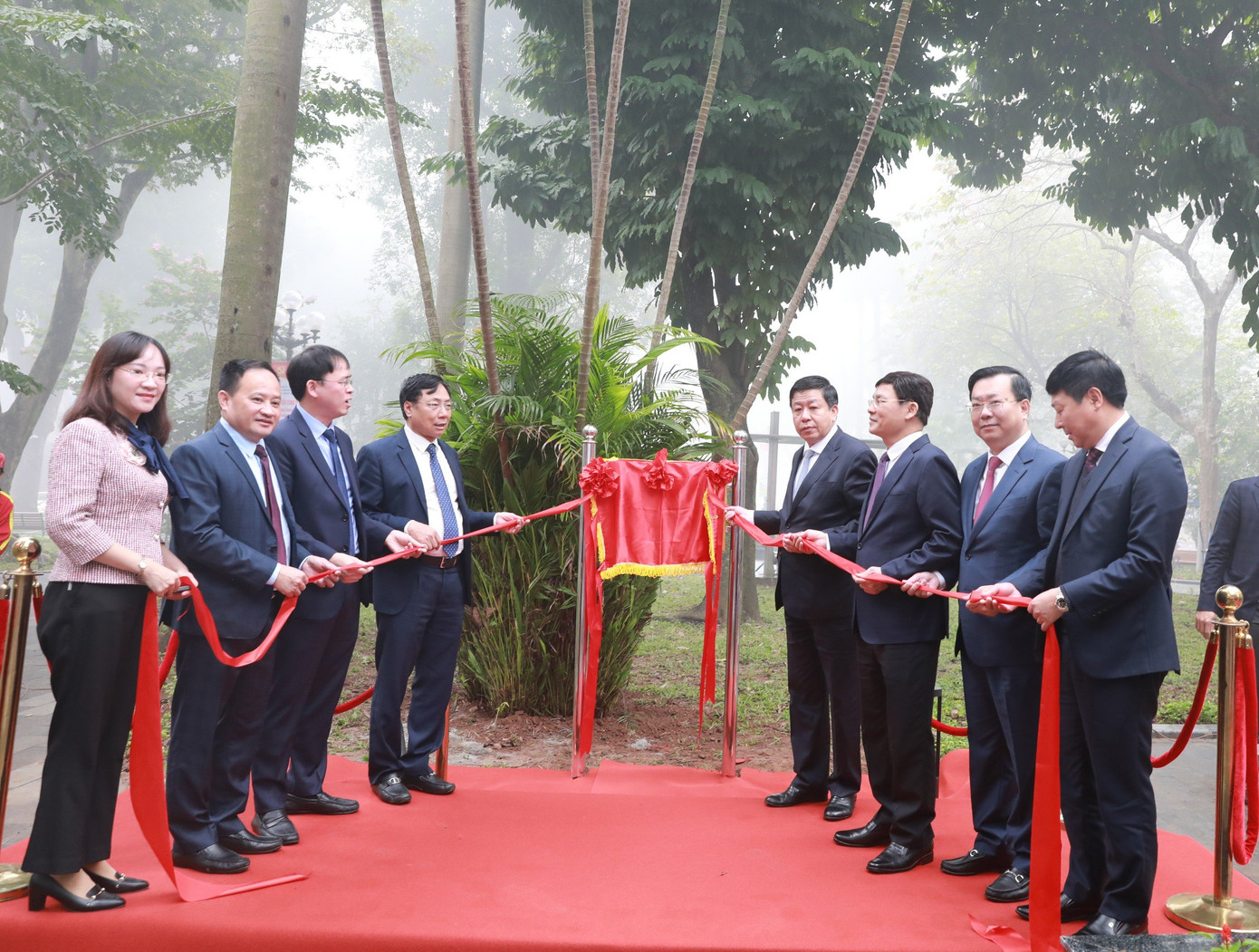 Lãnh đạo TP Hà Nội, lãnh đạo quận Hai Bà Trưng gắn biển công trình chào mừng kỷ niệm 94 năm Ngày thành lập Đảng Cộng sản Việt Nam và Đại hội MTTQ Việt Nam các cấp nhiệm kỳ 2024-2029 đối với công trình ''Cải tạo, chỉnh trang vườn hoa Pasteur, vườn hoa Yecxanh, vườn hoa Tăng Bạt Hổ 1, 2'' Lãnh đạo TP Hà Nội, lãnh đạo quận Hai Bà Trưng gắn biển công trình chào mừng kỷ niệm 94 năm Ngày thành lập Đảng Cộng sản Việt Nam và Đại hội MTTQ Việt Nam các cấp nhiệm kỳ 2024-2029 đối với công trình ''Cải tạo, chỉnh trang vườn hoa Pasteur, vườn hoa Yecxanh, vườn hoa Tăng Bạt Hổ 1, 2''