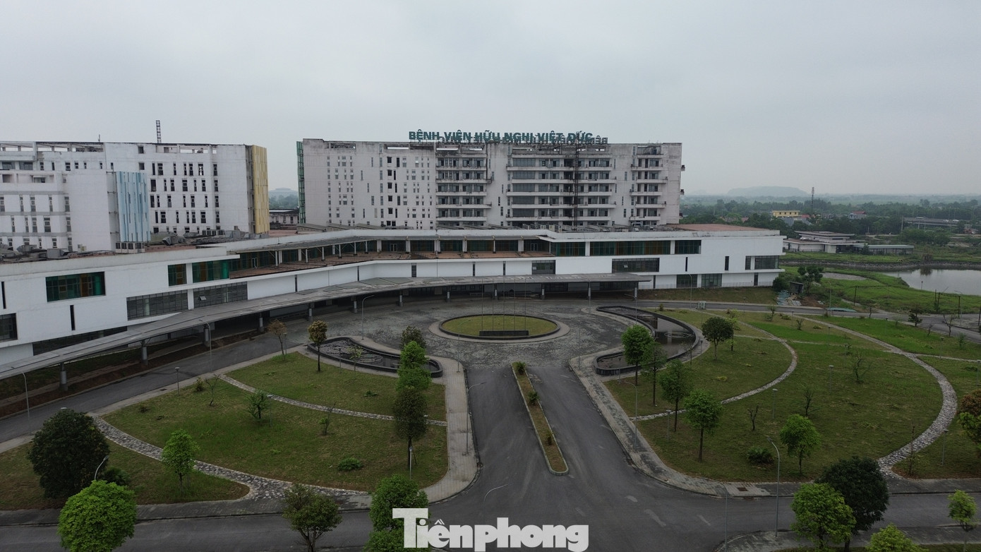 Dự án cơ sở 2 của Bệnh viện Việt Đức được phê duyệt vào ngày 1/12/2014 với tổng mức đầu tư 4.968 tỷ đồng (nguồn vốn ngân sách Nhà nước là 4.500 tỷ đồng), có quy mô 1.000 giường bệnh, tổng 117.714m2 sàn.