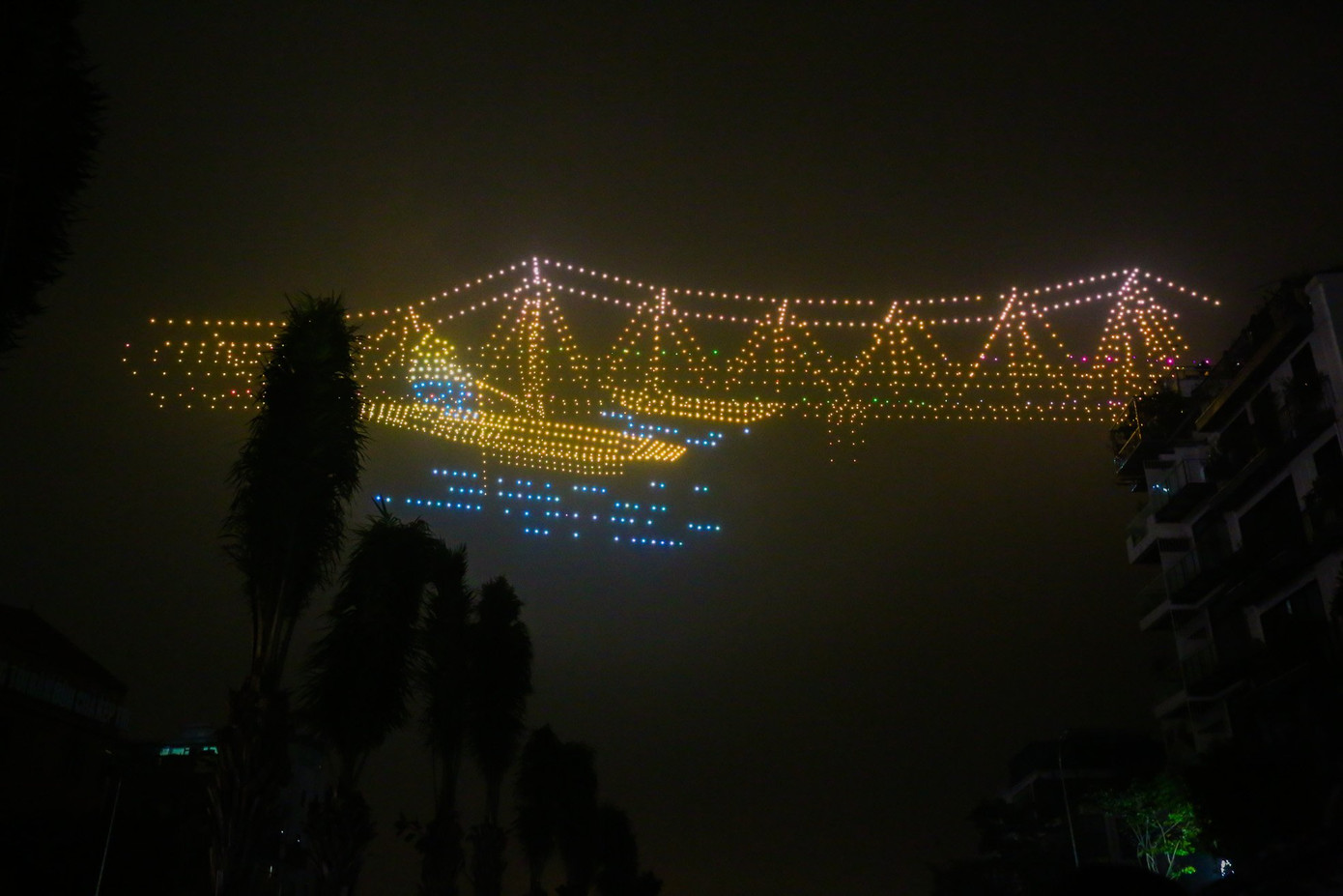 Cầu Long Biên hiện lên sinh động qua tái hiện từ drones vào đêm tổng duyệt ngày 7/2 (tức 28 tháng Chạp)