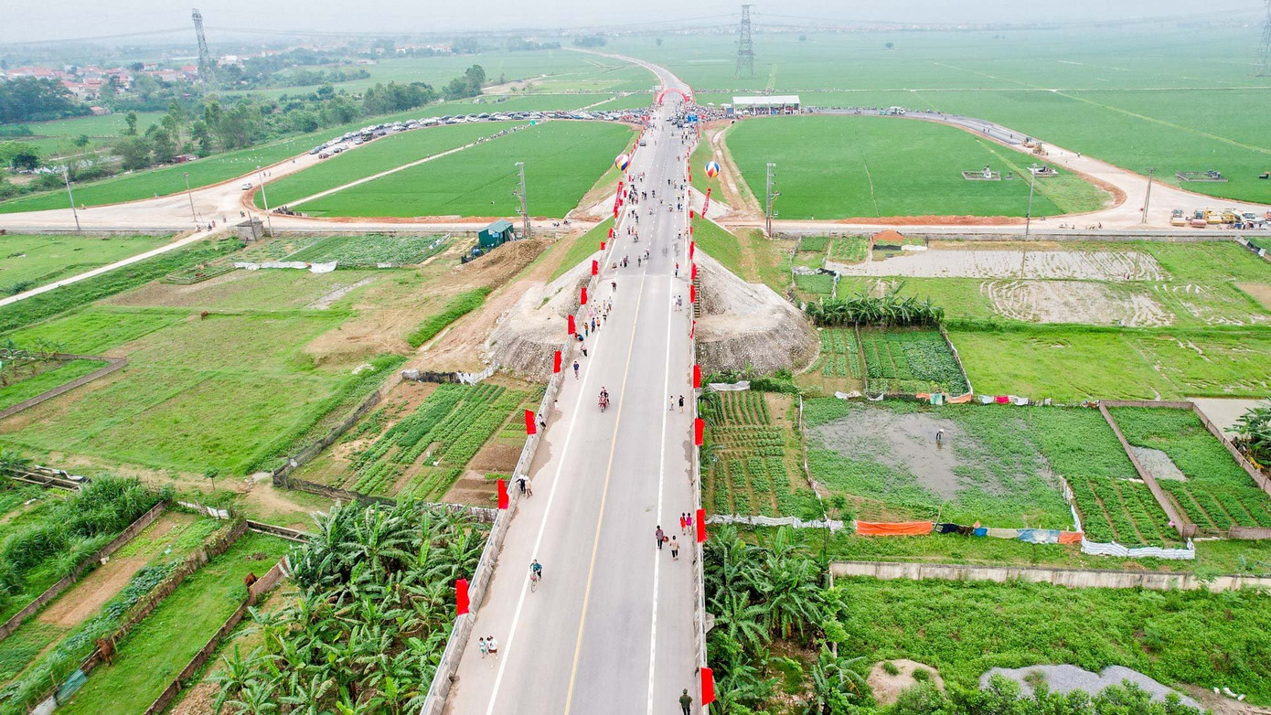 Đường dẫn cầu Xuân Cẩm trên địa bàn huyện Sóc Sơn đóng vai trò chiến lược để hình thành mạng lưới giao thông liên kết thành phố Hà Nội với tỉnh Bắc Giang và các tỉnh lân cận, hoàn thiện đường Vành đai 4 qua địa phận tỉnh Bắc Giang.