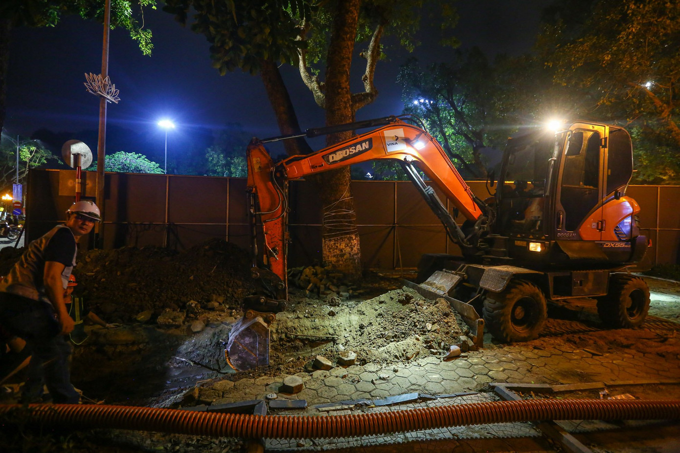 Dự án do Ban quản lý dự án đầu tư xây dựng Quận Hai Bà Trưng làm chủ đầu tư. Với mục tiêu hoàn thành phân kỳ đầu tư giai đoạn 1 trong Đề án số 11-ĐA/QU ngày 13/7/2021 của Quận ủy HBT về “Tổ chức không gian phố đi bộ - văn hóa khu vực phố Trần Nhân Tông và phụ cận, vườn hoa, đường dạo quanh hồ Thiền Quang gắn với phát huy giá trị cụm di tích chùa Quang Hoa, Thiền Quang, Pháp Hoa.