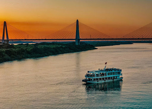 Tour du lịch sông Hồng xuất phát từ bến Chương Dương Độ (quận Hoàn Kiếm)