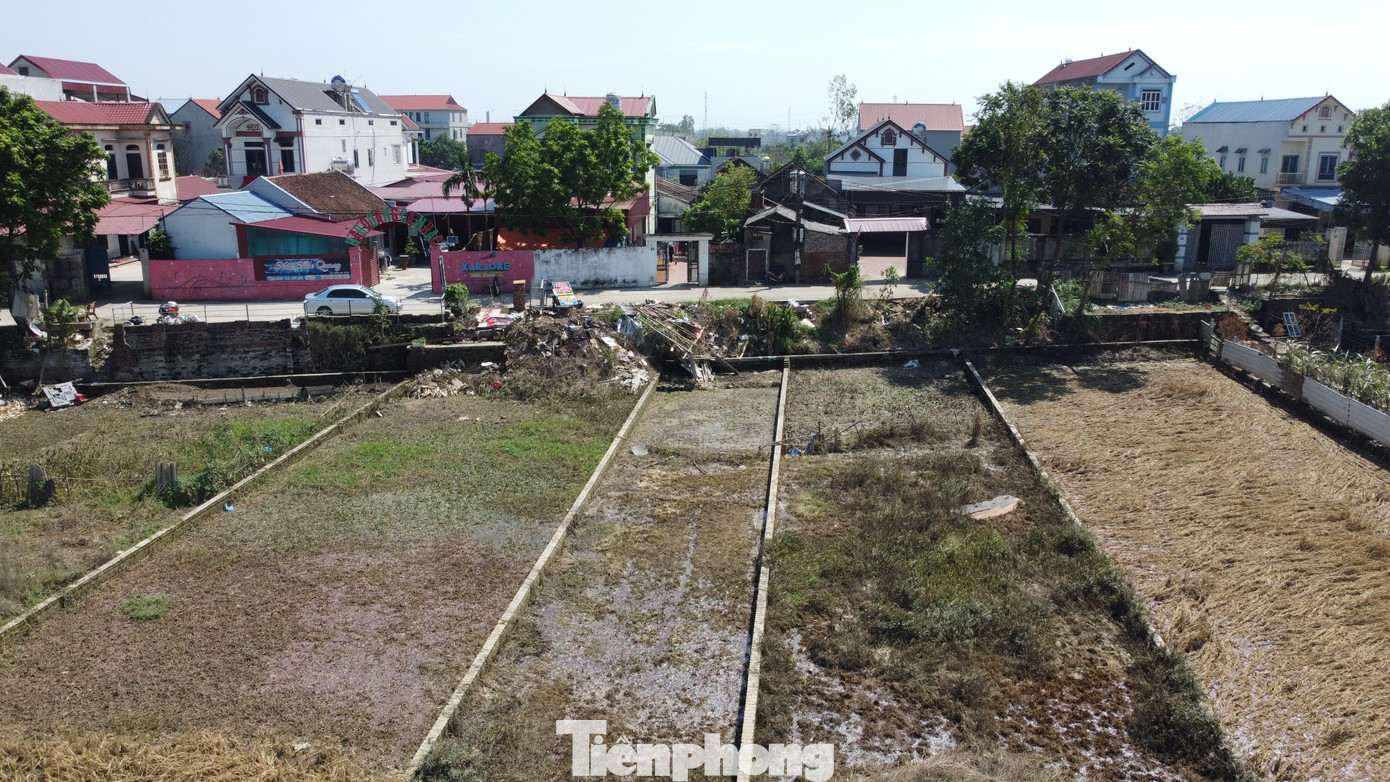 Hàng trăm ha ruộng lúa của người dân thôn An Lạc, thôn Hòa Bình (xã Trung Giã) ngập trong biển nước Hàng trăm ha ruộng lúa của người dân thôn An Lạc, thôn Hòa Bình (xã Trung Giã) ngập trong biển nước