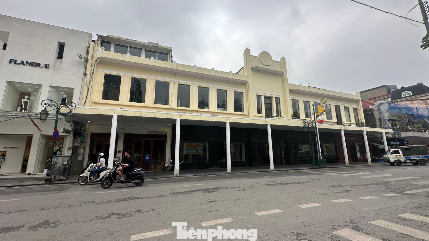 Tầng 1 của tuyến phố Tràng Tiền chủ yếu là cơ quan nhà nước quản lý