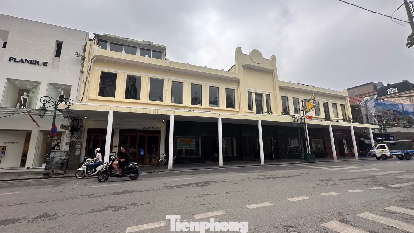 Tầng 1 của tuyến phố Tràng Tiền chủ yếu là cơ quan nhà nước quản lý