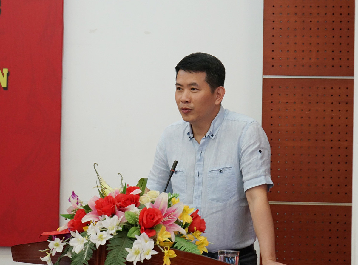 Ông Phạm Tuấn Long, Chủ tịch UBND quận Hoàn Kiếm phát biểu tại hội nghị