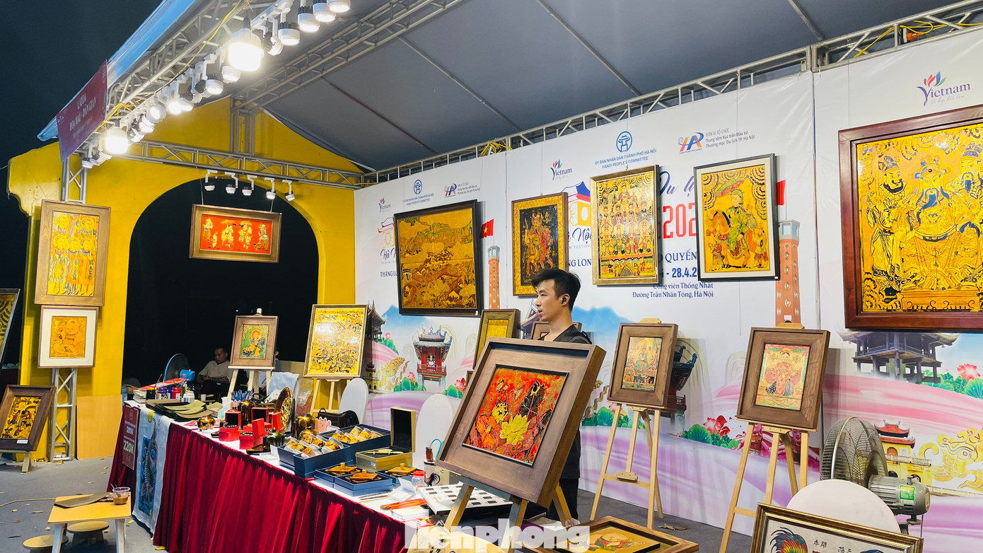 Khu vực du lịch làng nghề, làng cổ Hà Nội sẽ giới thiệu sản phẩm du lịch làng nghề, làng cổ tiêu biểu như: Bát Tràng, Vạn Phúc, Đường Lâm.