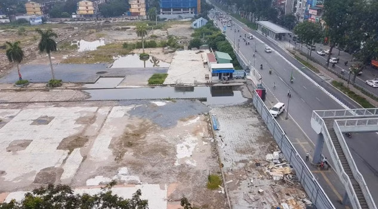 Dự án trên "đất vàng" bỏ hoang nhiều năm. Ảnh minh họa Dự án trên "đất vàng" bỏ hoang nhiều năm. Ảnh minh họa