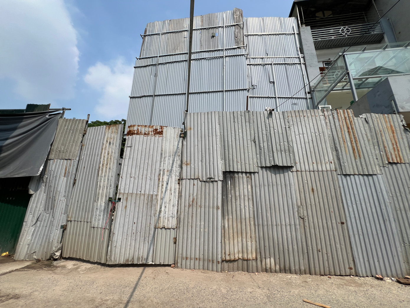 Phó Chủ tịch UBND quận Hoàng Mai Đỗ Thanh Tùng vừa có báo cáo Chủ tịch UBND quận Hoàng Mai đề xuất tạm dừng điều hành một số hoạt động công tác của Chủ tịch UBND phường Định Công.