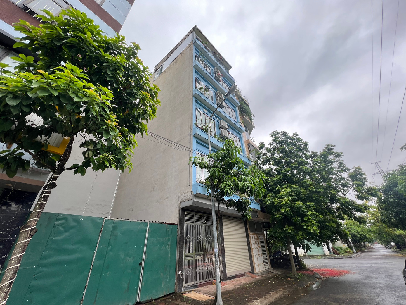 Nhà trọ bị phát hiện có gắn camera quay lén trong phòng tắm tại phường Yên Nghĩa, quận Hà Đông.