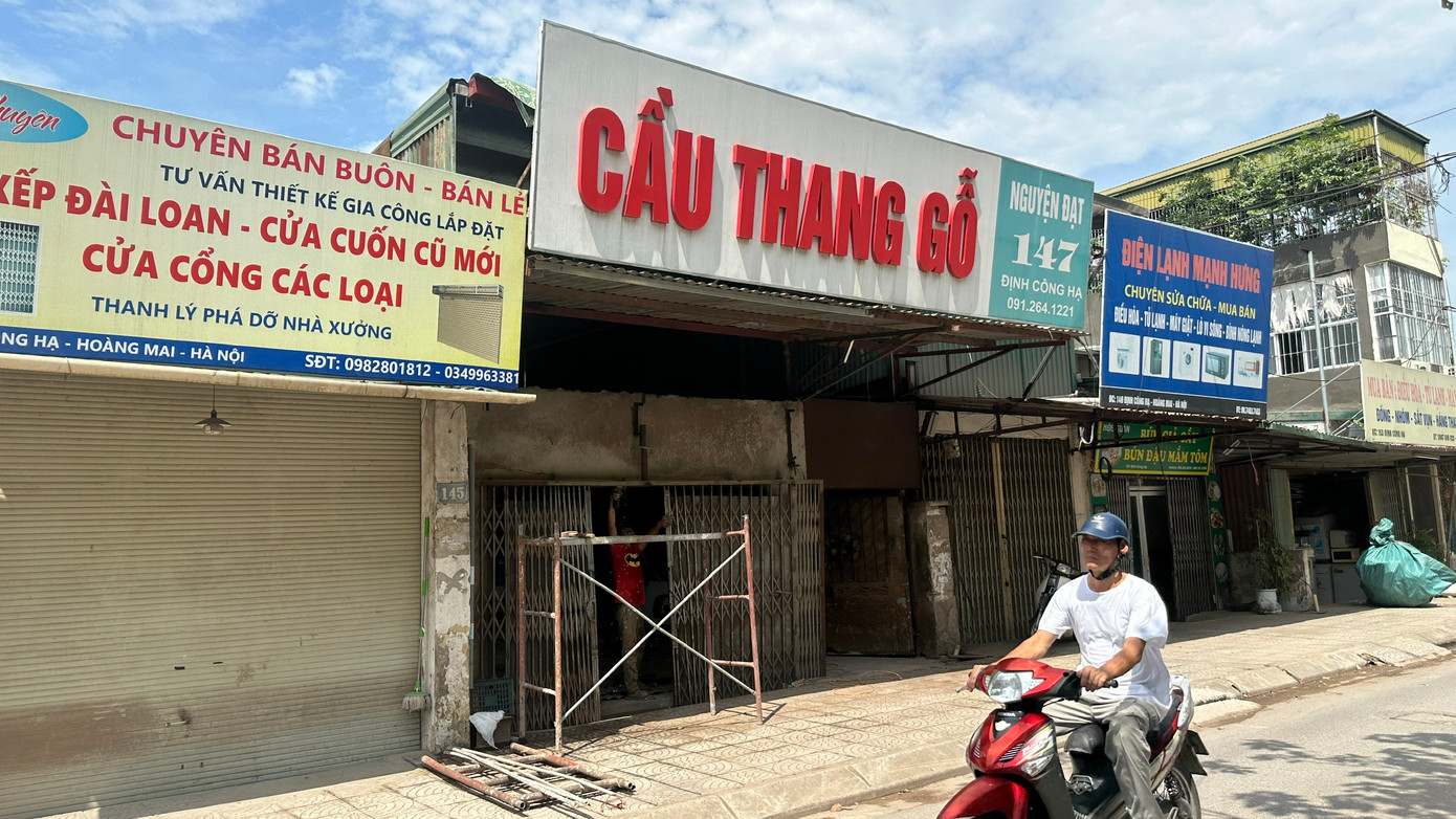 Trao đổi với báo chí, ông Bùi Xuân Thái- chuyên gia của Hiệp hội Phòng cháy, chữa cháy và cứu nạn, cứu hộ Việt Nam cho biết phần lớn các nhà ở kết hợp kinh doanh hiện nay đều tận dụng cầu thang, mặt tiền nhà hoặc các tầng thấp làm nơi để hàng hóa.