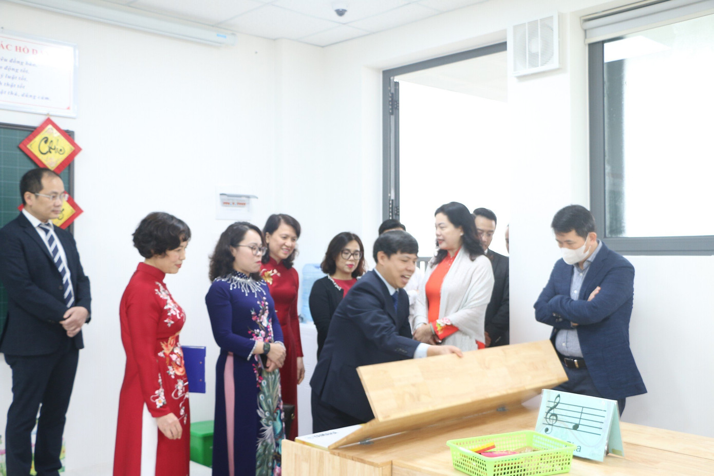 Các đại biểu tham quan cơ sở vật chất của trường. Các đại biểu tham quan cơ sở vật chất của trường.