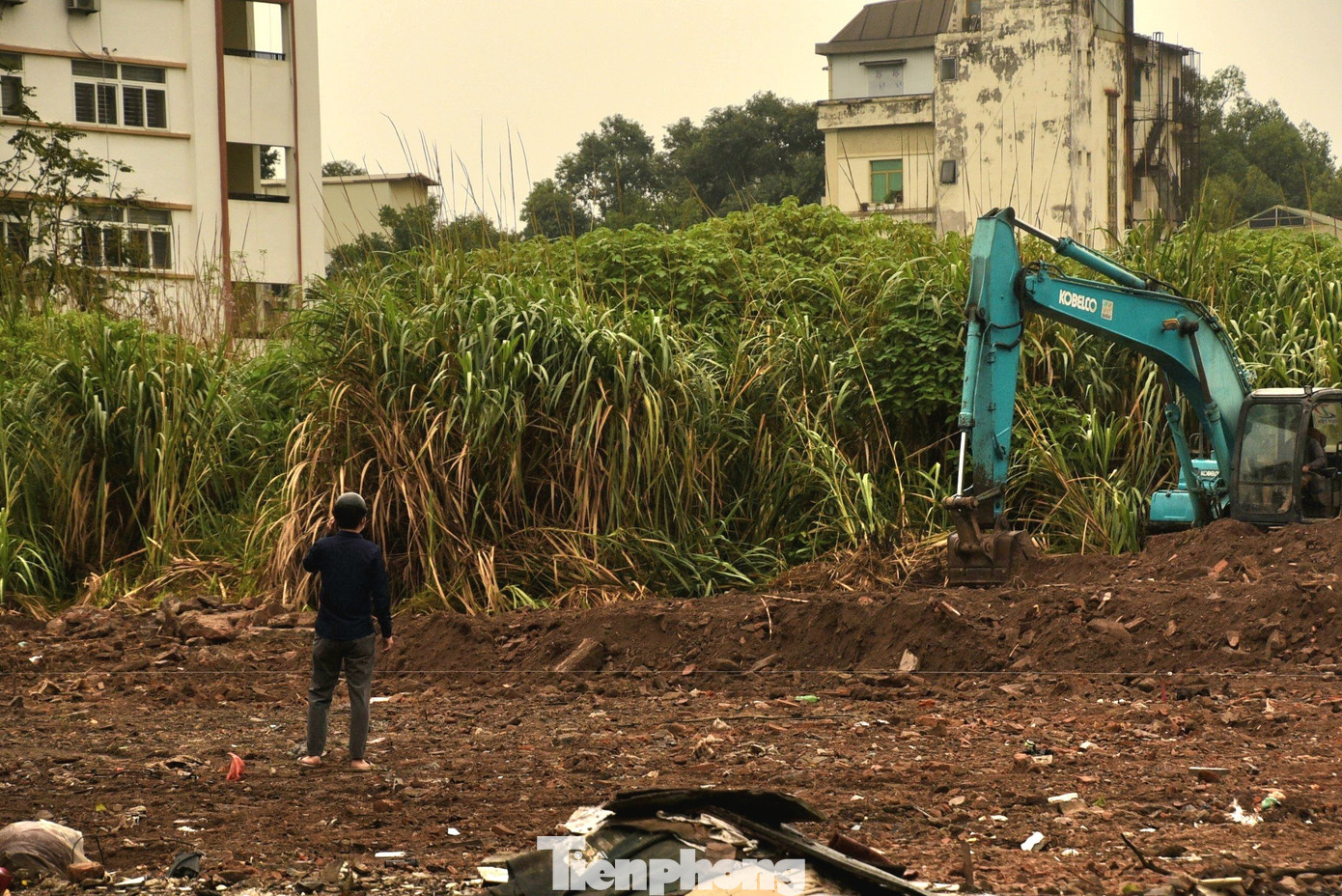 Theo đó, khu đất làm vườn hoa rộng 703,9m2. Các cây bóng mát sẽ được trồng gồm cây bàng đài loan kết hợp cây ban hoàng hậu. Vườn hoa được lát đá tự nhiên kích thước 40x40x5 cm. Ngoài ra, vườn hoa cũng có các thiết bị thể dục thể thao ngoài trời như các vườn hoa khác trên địa bàn quận như: thiết bị xoay eo đứng, thiết bị tập lưng bụng...