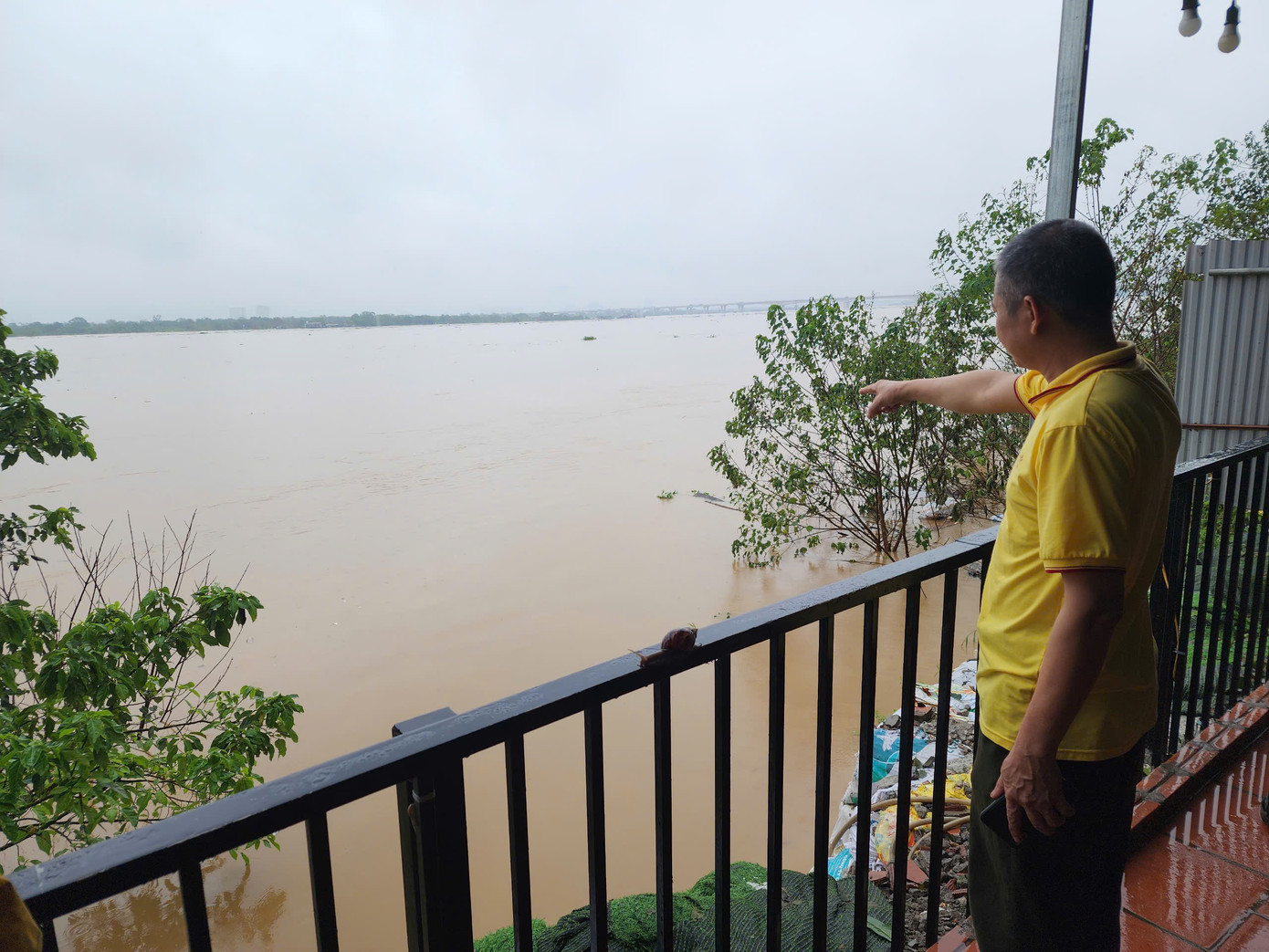 Nước sông Hồng qua khu vực quận Hai Bà Trưng, Hà Nội sáng 10/9