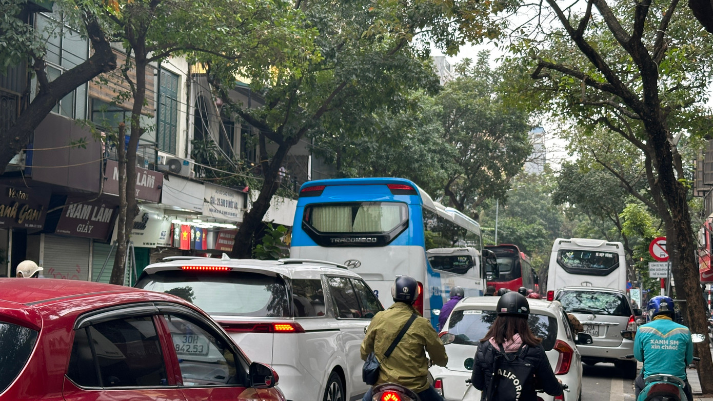 Tuy nhiên đến nay, tình trạng đón trả khách gây mất an ninh trật tự vẫn chưa được giải quyết dứt điểm