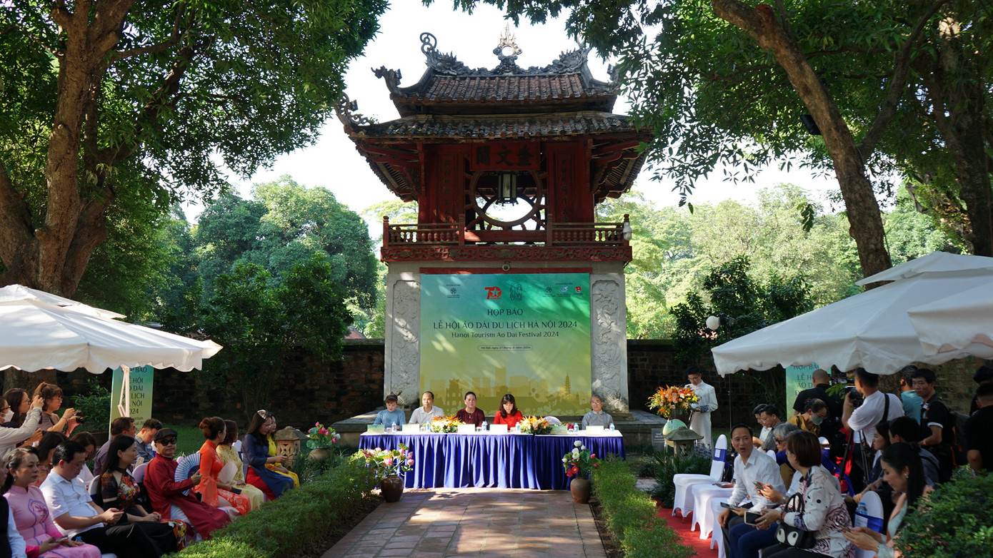 Quang cảnh buổi họp báo.