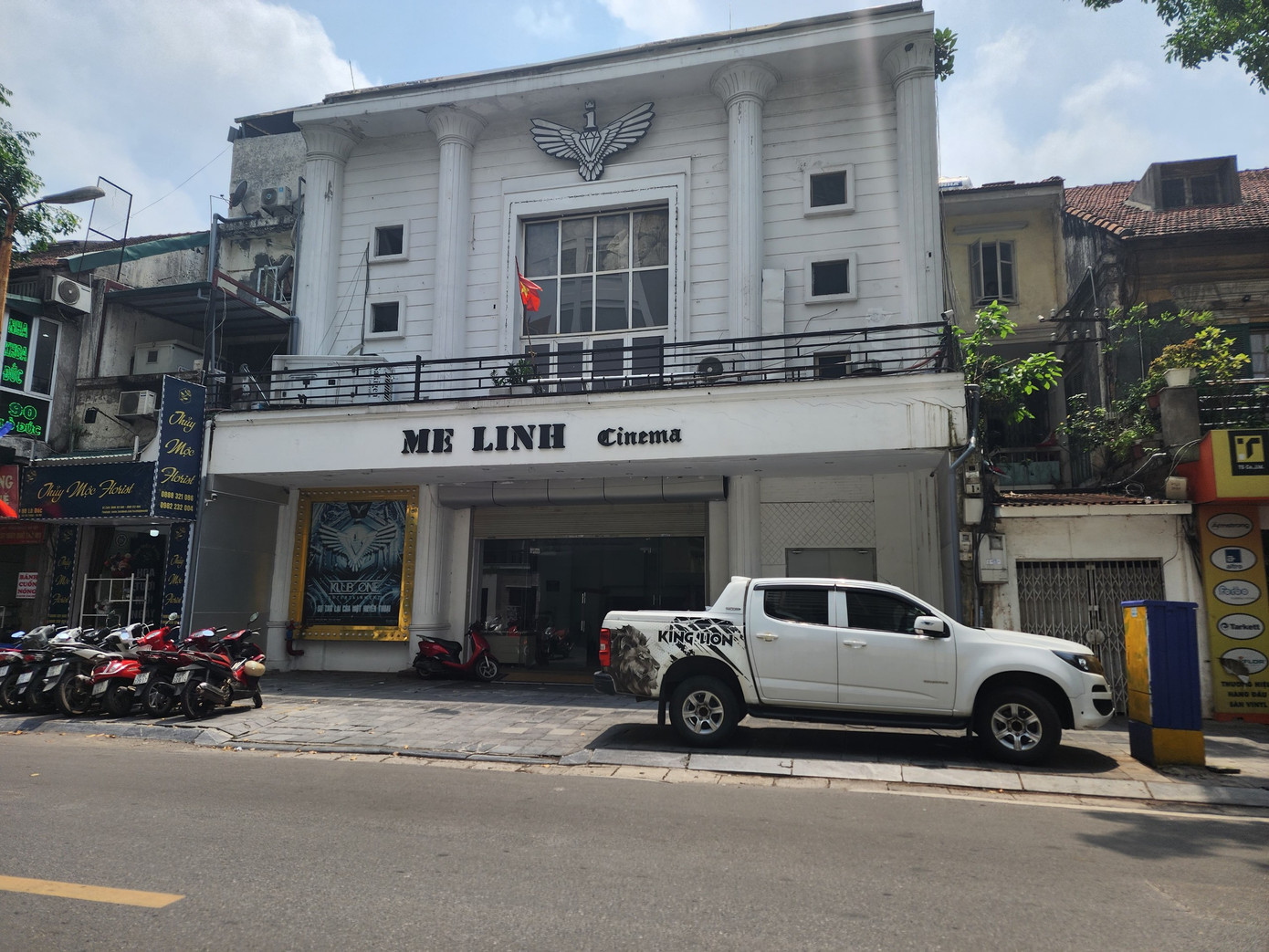 Rạp chiếu phim Mê Linh (88 Lò Đúc) đã ngừng chiếu từ lâu, thay vào đó là hoạt động kinh doanh khác