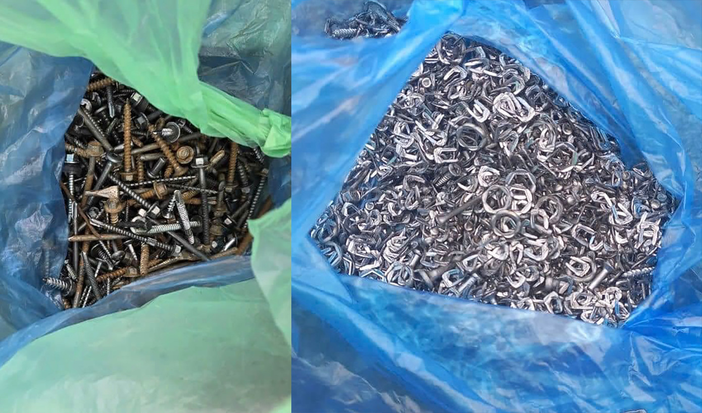 Đinh vít, mảnh sắt thu được sau khi quét dọn đoạn đường trên Quốc lộ 2A Đinh vít, mảnh sắt thu được sau khi quét dọn đoạn đường trên Quốc lộ 2A