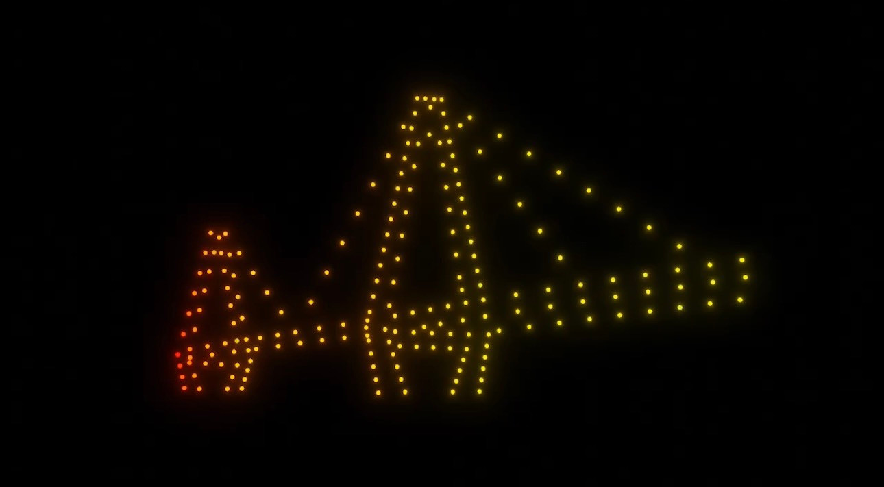 Cầu Nhật Tân được tái hiện qua màn trình diễn ánh sáng từ 300 chiếc drones