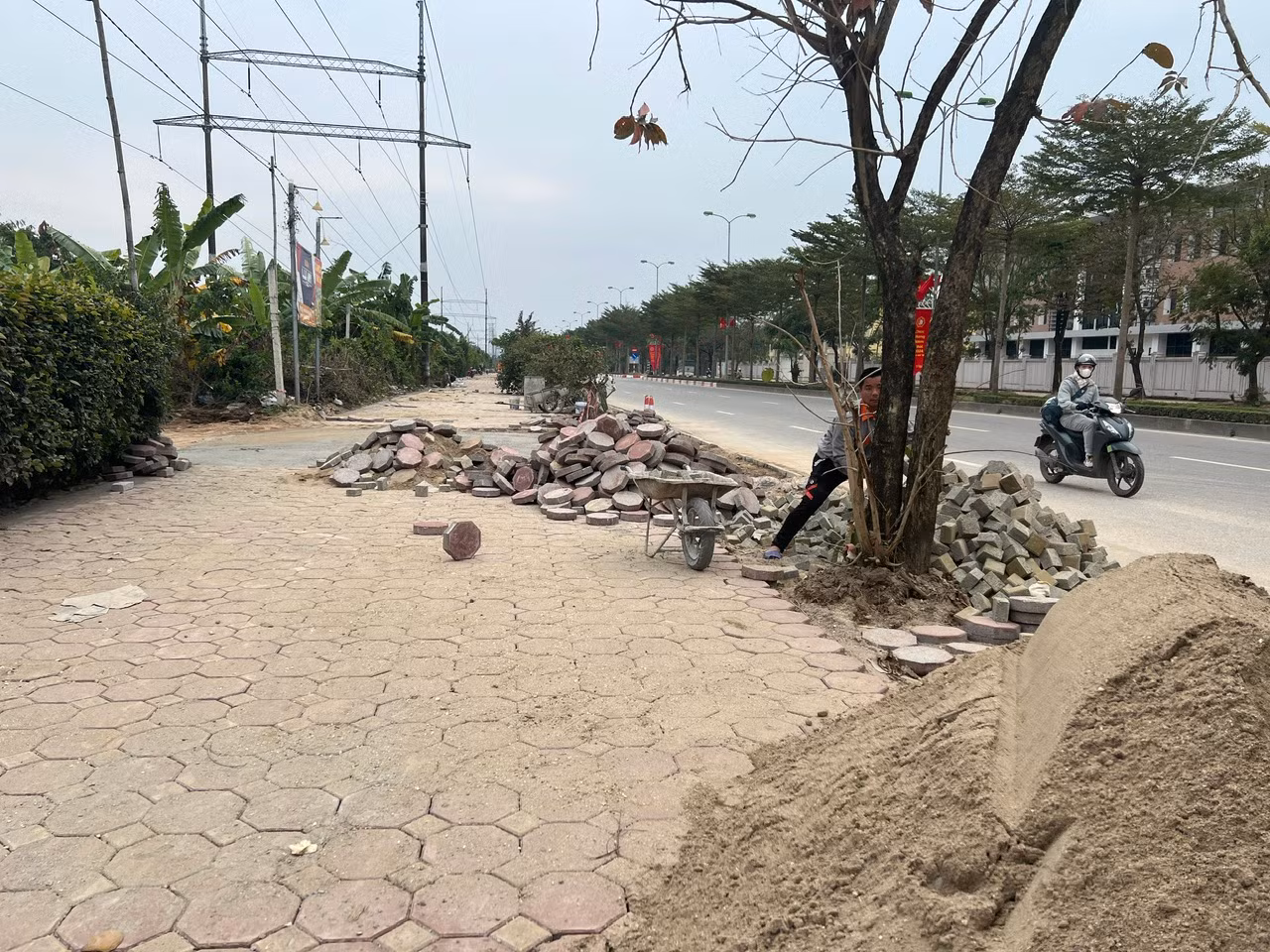 PV Tiền Phong đã liên hệ với Ban quản lý dự án đầu tư xây dựng quận Bắc Từ Liêm nhưng không nhận được phản hồi