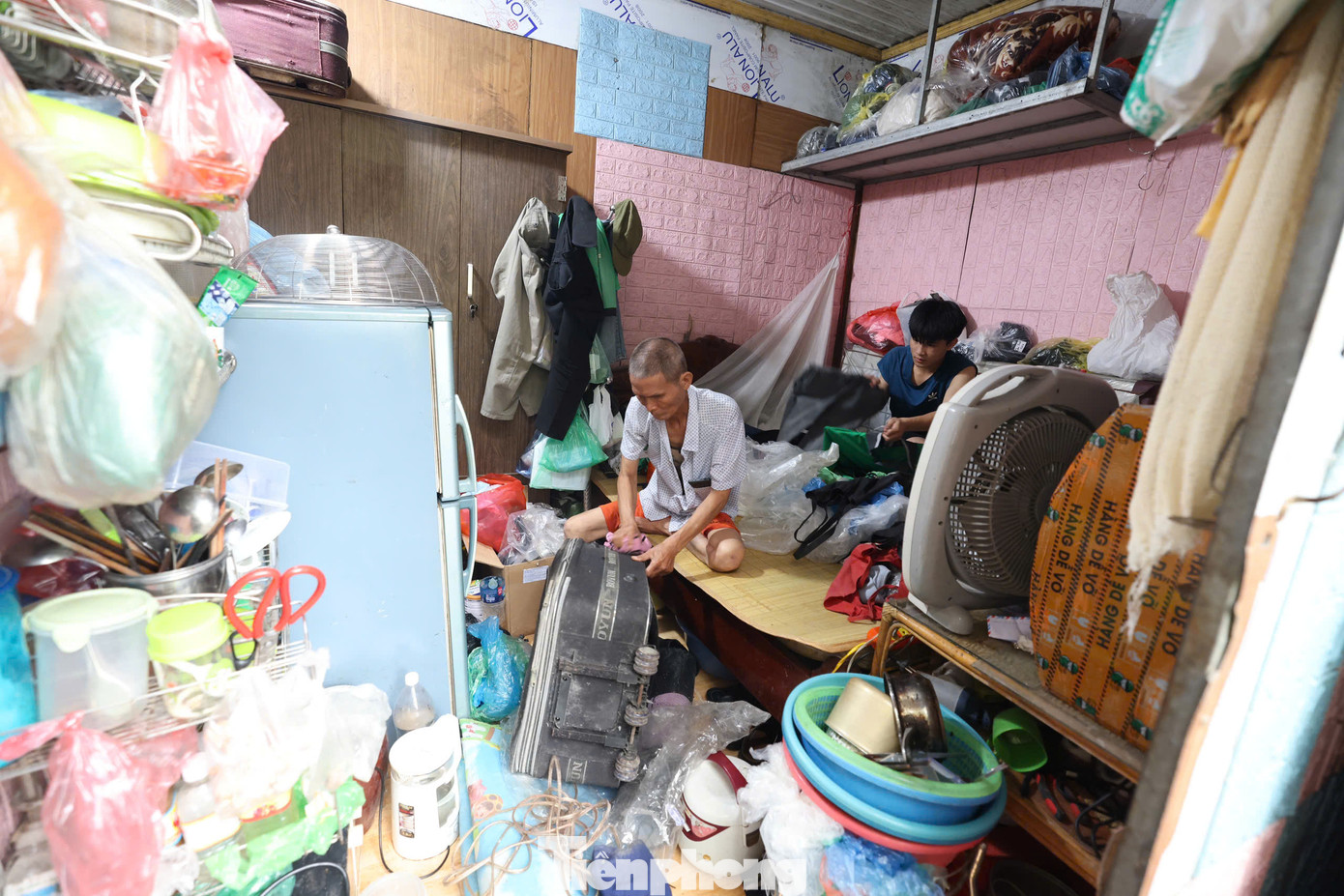 Khu vực người dân phải di dời nằm sát mép sông, chủ yếu là nhà cấp 4 Khu vực người dân phải di dời nằm sát mép sông, chủ yếu là nhà cấp 4