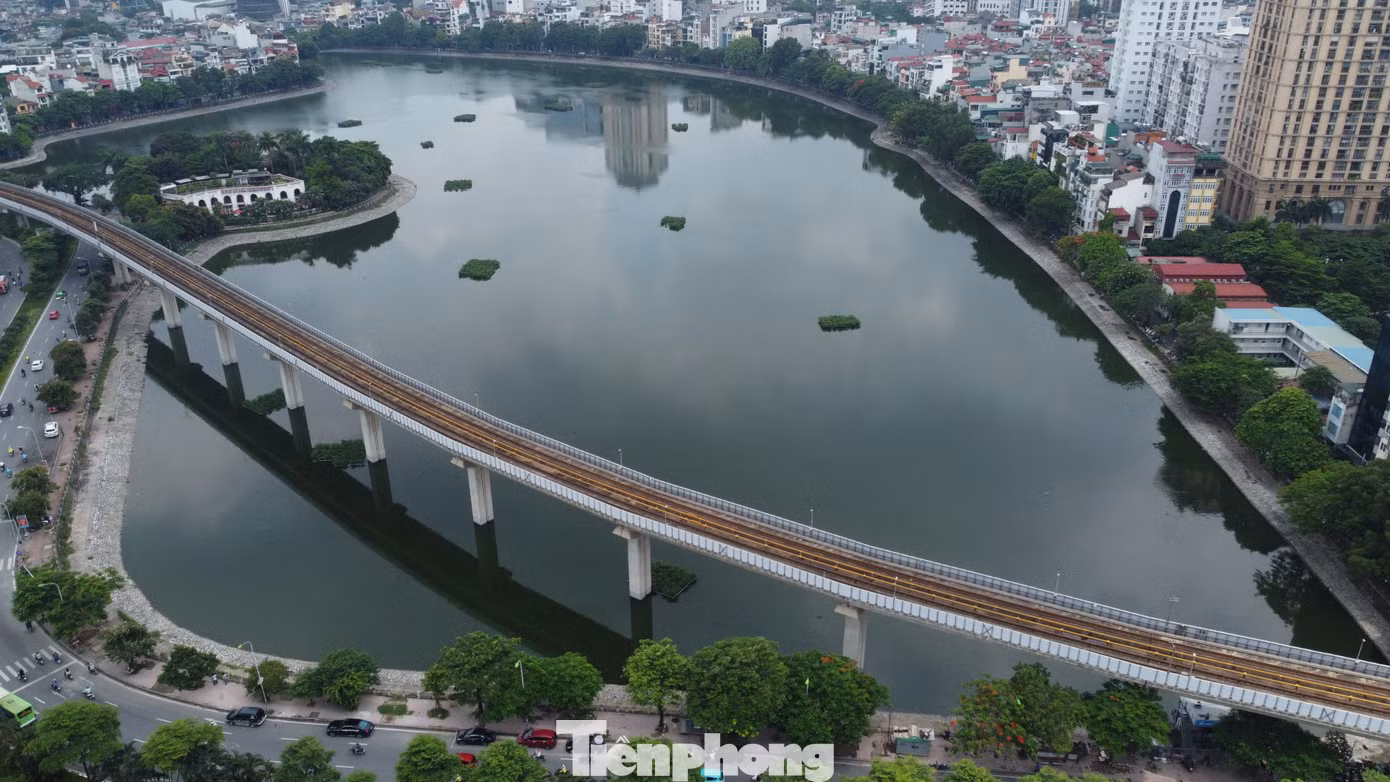 Ngoài ra, khu vực bán đảo Hoàng Cầu hiện nay đang làm nhà hàng được bổ sung diện tích để khớp nối không gian. Ngoài ra, khu vực bán đảo Hoàng Cầu hiện nay đang làm nhà hàng được bổ sung diện tích để khớp nối không gian.