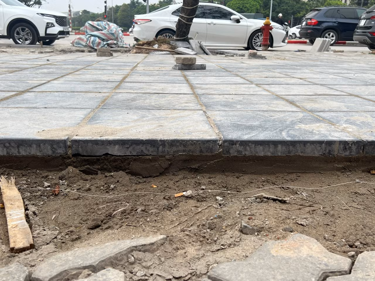 Dự kiến việc lát vỉa hè phố Lê Đức Thọ cũng hoàn thành trong tháng 7 tới đây