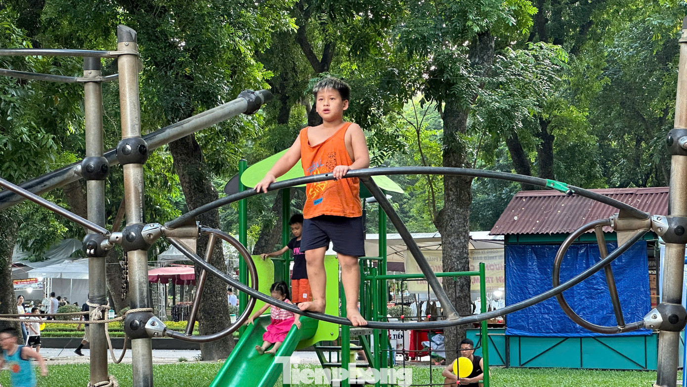 Tuy nhiên năm nay, du khách đến với Công viên Thống Nhất dịp nghỉ lễ 2/9 giảm đi trông thấy.