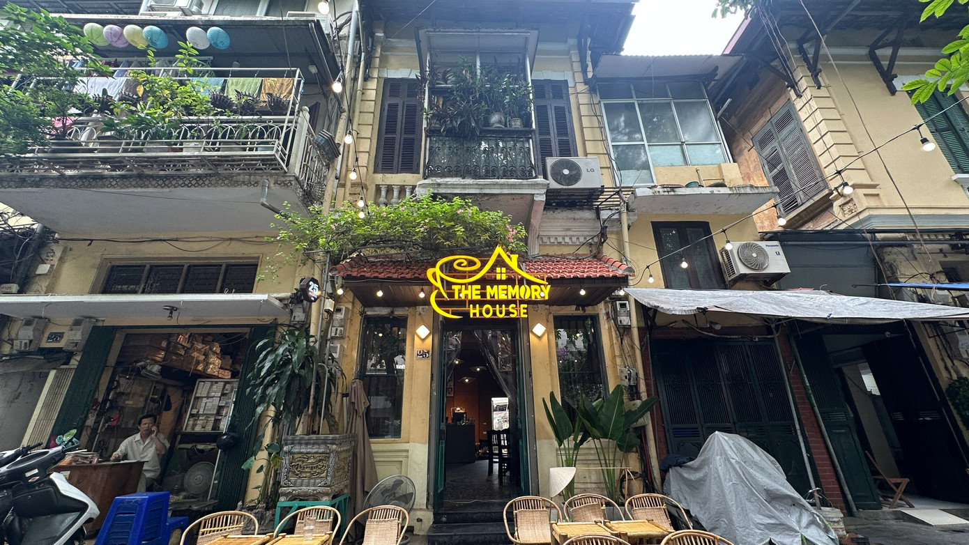 Đại diện Sở Xây dựng Hà Nội thông tin, quỹ nhà chuyên dùng trên địa bàn thành phố Hà Nội do UBND thành phố là đại diện chủ sở hữu được hình thành qua nhiều giai đoạn của lịch sử, từ nhiều nguồn gốc khác nhau. Quỹ nhà tập trung chủ yếu ở 4 quận nội đô là Hoàn Kiếm, Ba Đình, Đống Đa và Hai Bà Trưng.