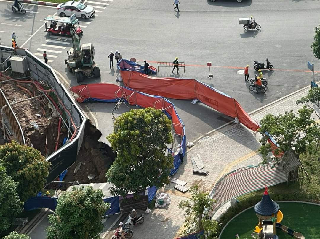 Hiện trường vụ sạt lở. Ảnh: MXH