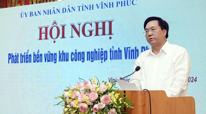 Chủ tịch UBND tỉnh Vĩnh Phúc Trần Duy Đông phát biểu tại hội nghị.