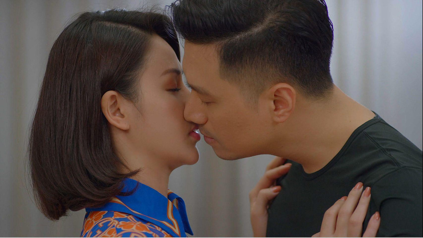 Minh chính thức trở thành người yêu của Hoàng Minh chính thức trở thành người yêu của Hoàng