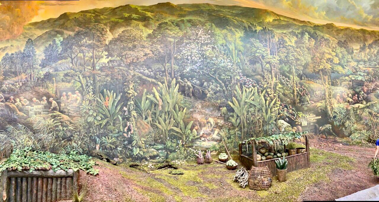 Hơn 20 họa sỹ trẻ người nhiều nhất chưa đến 35 tuổi, người trẻ nhất mới chỉ 28, đến từ các vùng miền, chủ yếu là sinh viên của trường Đại học Mỹ thuật Yết Kiêu Hà Nội là những người được chọn để thực hiện tác phẩm kinh điển này.