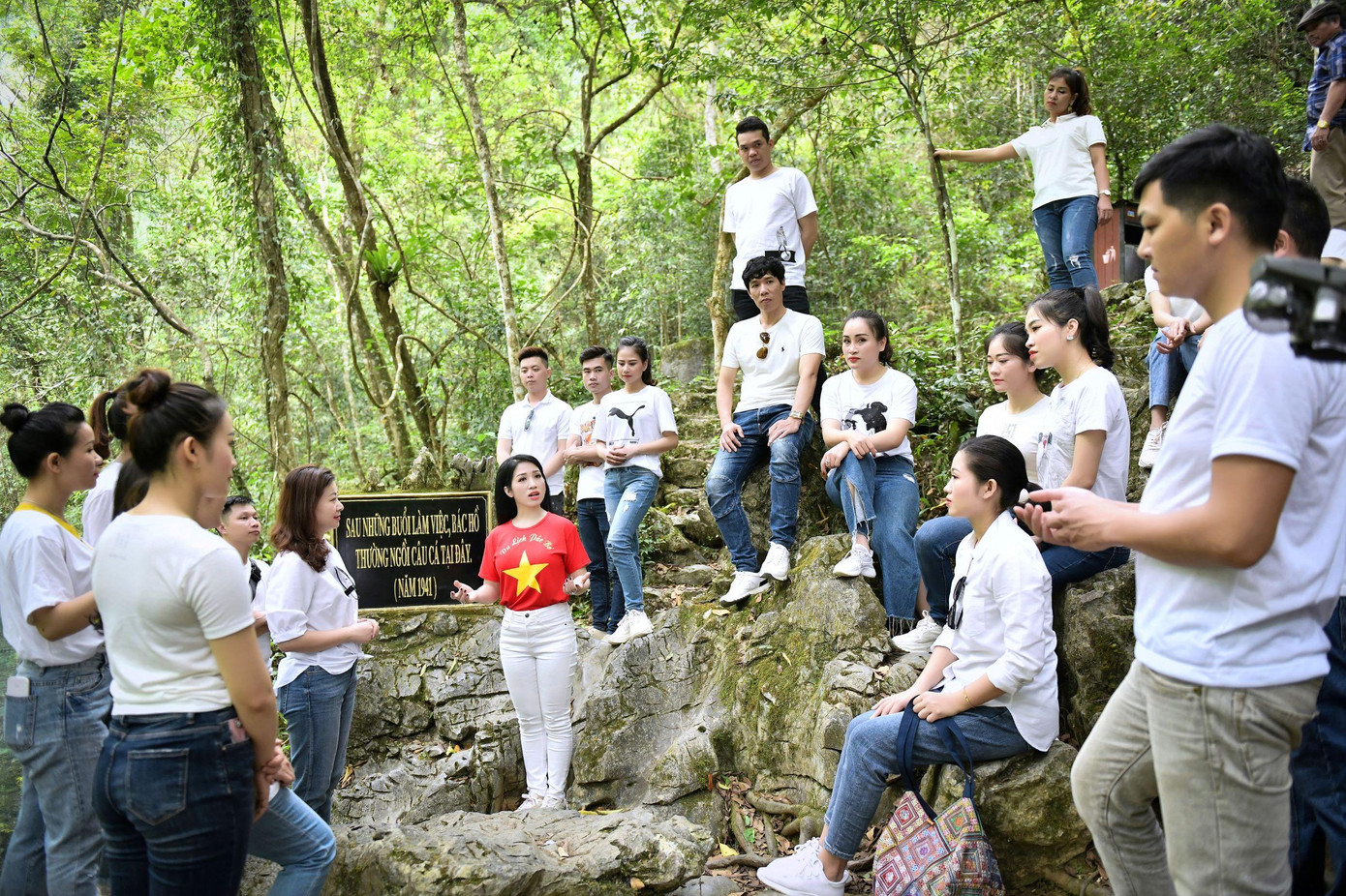 Phương Nga quay MV "Tiếng hát giữa rừng Pác Bó" mừng sinh nhật Bác và quảng bá cảnh đẹp Cao Bằng