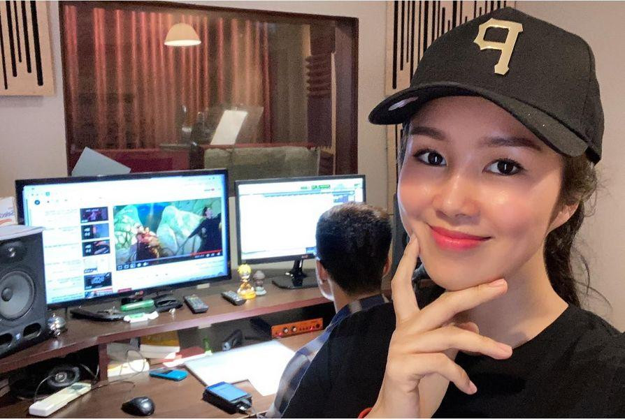 Lê Phương ngoài đời trẻ trung, cô còn là nữ ca sĩ hát ca khúc phim