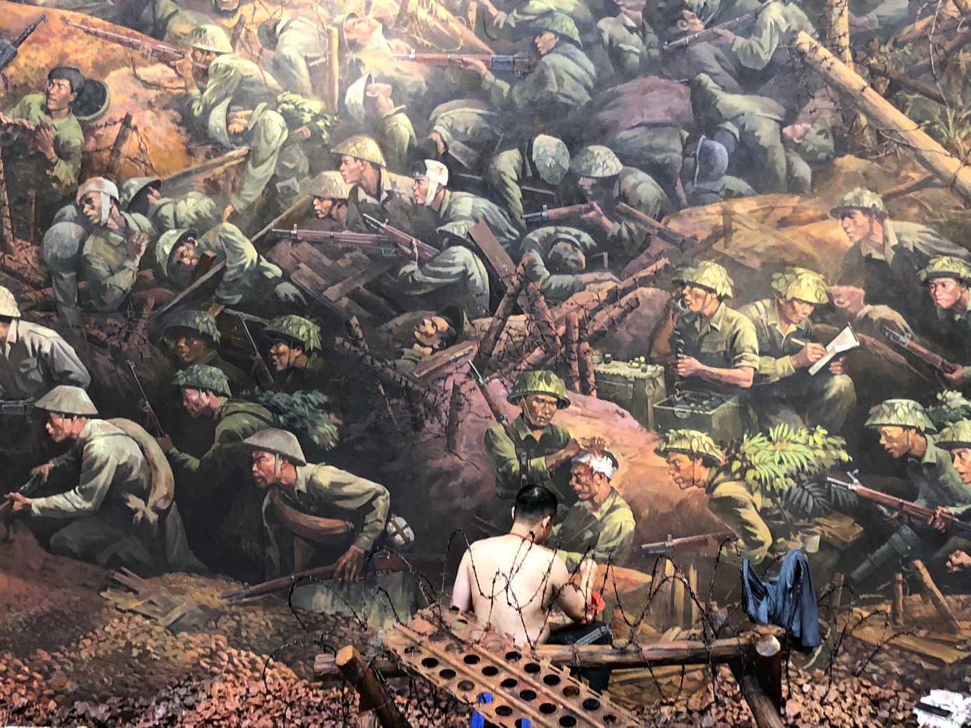 Tháng 8/2017 nhóm tác giả hoàn thiện xong Bức vẽ phác thảo lần 1 với kích thước nhỏ, cao 90cm, dài 13,6m trong vòng 182 ngày và tổ chức lấy ý kiến góp ý Đến tháng 2/2018 Bức vẽ Phác thảo lần 2 được hoàn thành với chiều cao 2m3, dài.... trong 357 ngày. Tháng 2/ 2019, những nét vẽ đầu tiên được Nhóm họa sỹ thực hiện tại không gian tầng 2 của Bảo tàng Chiến thắng lịch sử Điện Biên Phủ theo tỷ lệ 1/1.