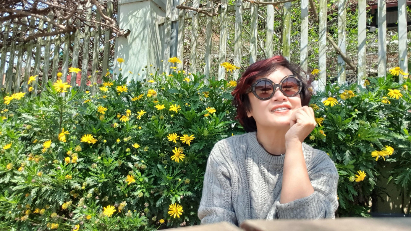 Tú Oanh gắn bó nhiều năm với Nhà hát Tuổi trẻ, khá gần với các NSND Lan Hương, Lê Khanh, cùng thế hệ với NSƯT Ngọc Huyền. Trong dàn nghệ sĩ ấy, Tú Oanh tạo nên cá tính riêng biệt không hề trộn lẫn. Tú Oanh gắn bó nhiều năm với Nhà hát Tuổi trẻ, khá gần với các NSND Lan Hương, Lê Khanh, cùng thế hệ với NSƯT Ngọc Huyền. Trong dàn nghệ sĩ ấy, Tú Oanh tạo nên cá tính riêng biệt không hề trộn lẫn.