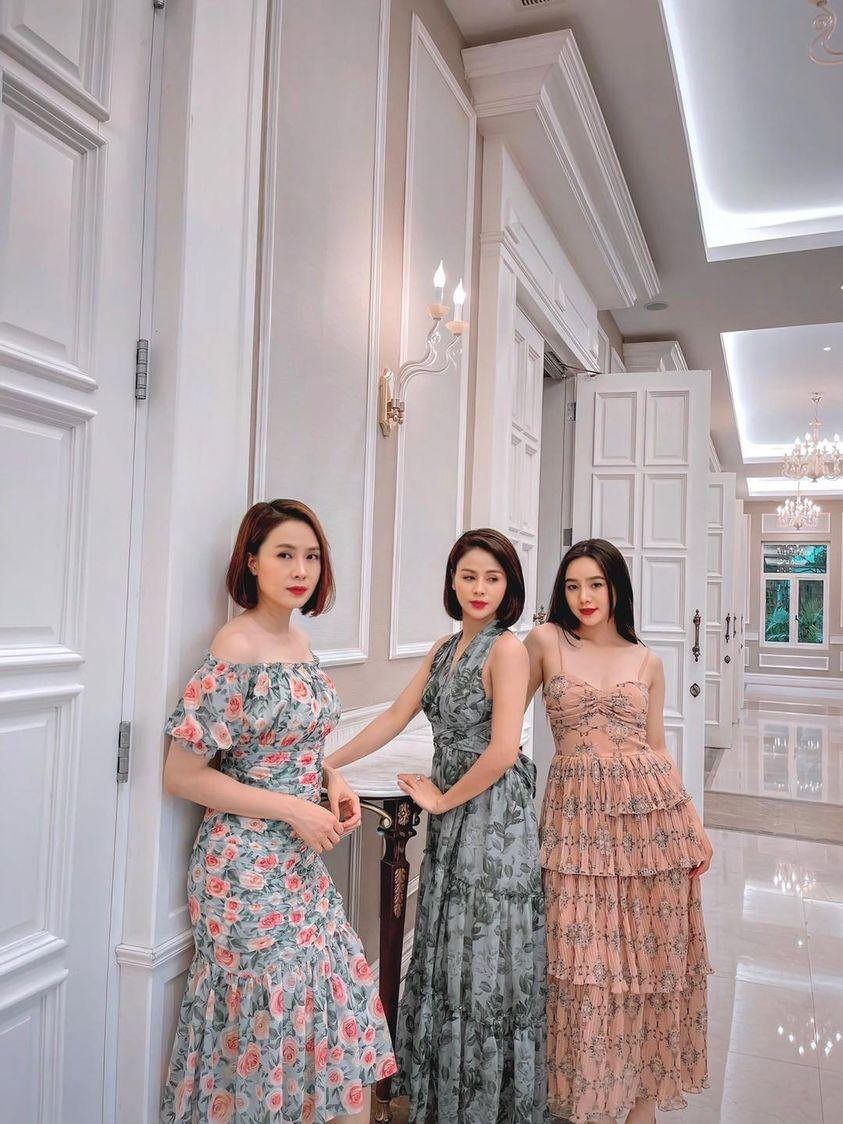 Bức ảnh ba chị anh kèm câu tuyên bố "không đến với ai" trên fanpage của Hồng Diễm