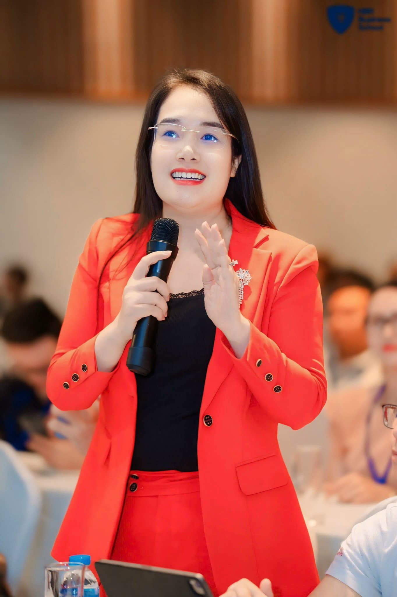 Doanh nhân, tác giả, diễn giả Nguyễn Mến. Doanh nhân, tác giả, diễn giả Nguyễn Mến.