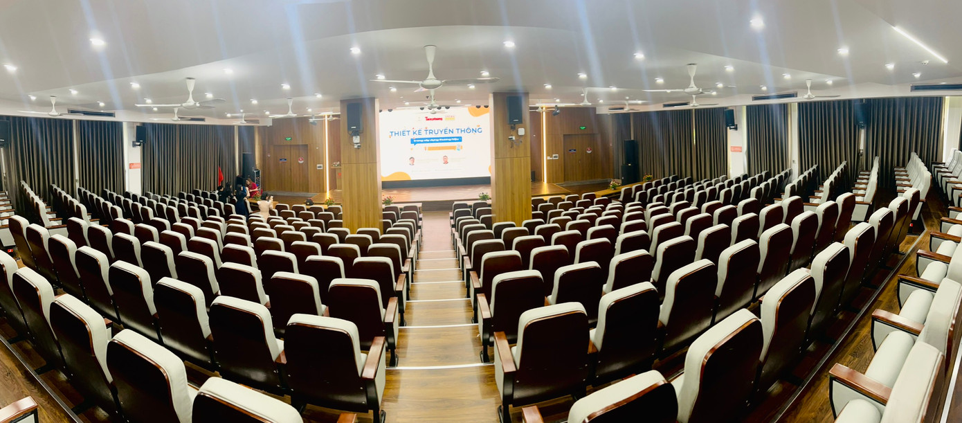 Hội trường hiện đại với hơn 300 ghế đã sẵn sàng cho sự kiện. Hội trường hiện đại với hơn 300 ghế đã sẵn sàng cho sự kiện.