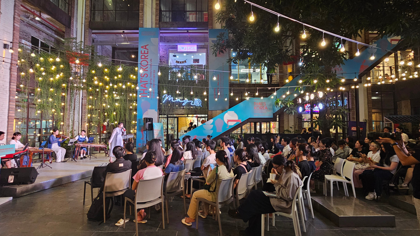 Chương trình biểu diễn của các nghệ sĩ Hàn Quốc.