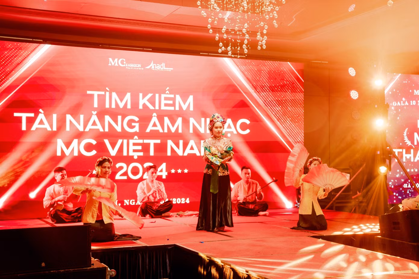 Tiết mục “Cô đôi thượng ngàn” đạt Giải Nhất cuộc thi Tìm kiếm tài năng âm nhạc MC Việt Nam đến từ Đội Kinh doanh online. Tiết mục “Cô đôi thượng ngàn” đạt Giải Nhất cuộc thi Tìm kiếm tài năng âm nhạc MC Việt Nam đến từ Đội Kinh doanh online.