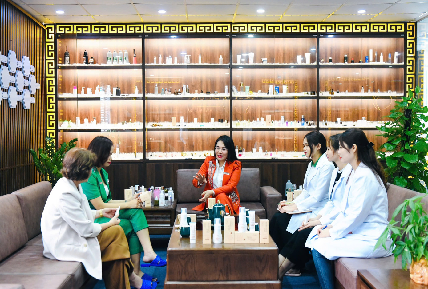 Bà Nguyễn Mến chia sẻ về thương hiệu mỹ phẩm d’NICE.