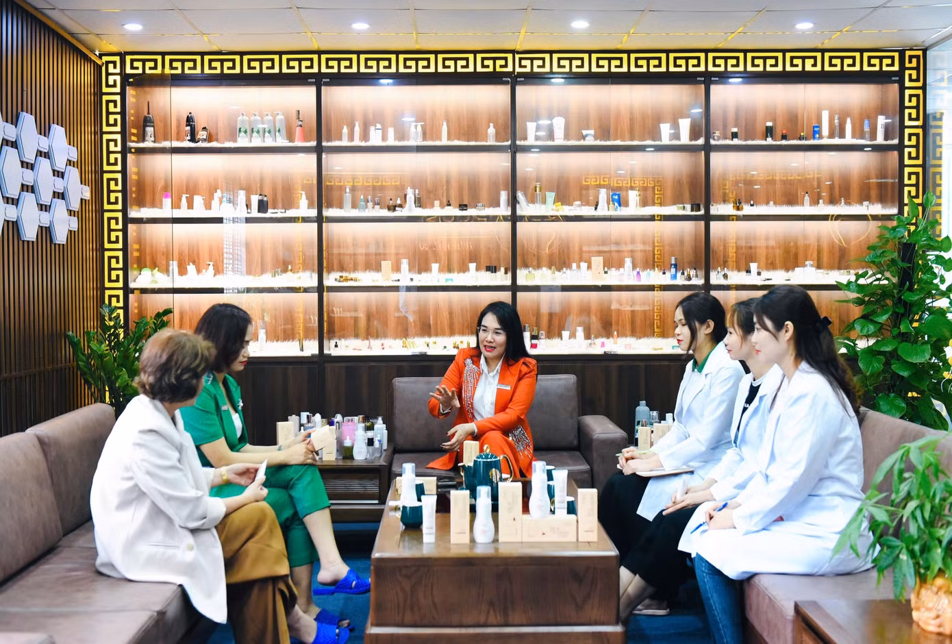 Bà Nguyễn Mến chia sẻ về thương hiệu mỹ phẩm d’NICE.