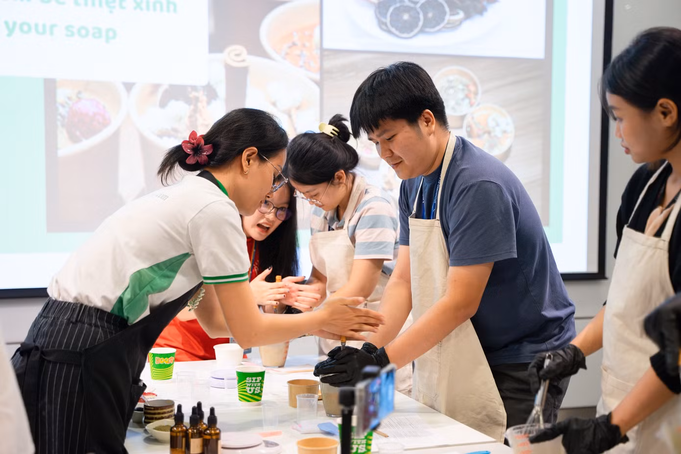Workshop làm xà bông tắm thảo dược. Workshop làm xà bông tắm thảo dược.