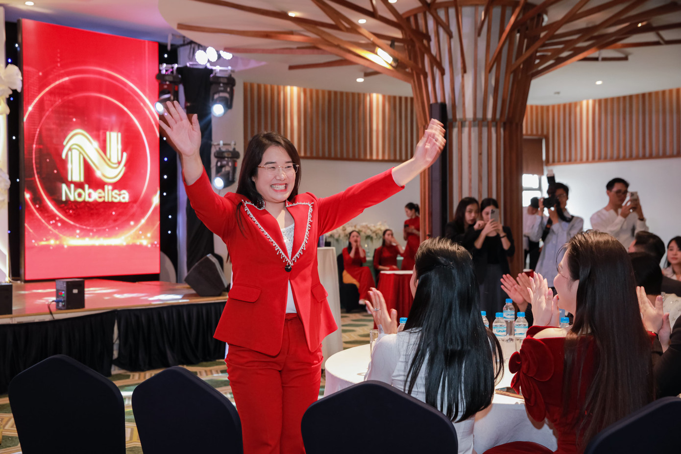 Chủ tịch GBM Group Nguyễn Mến tại lễ ra mắt Nobelisa. Chủ tịch GBM Group Nguyễn Mến tại lễ ra mắt Nobelisa.