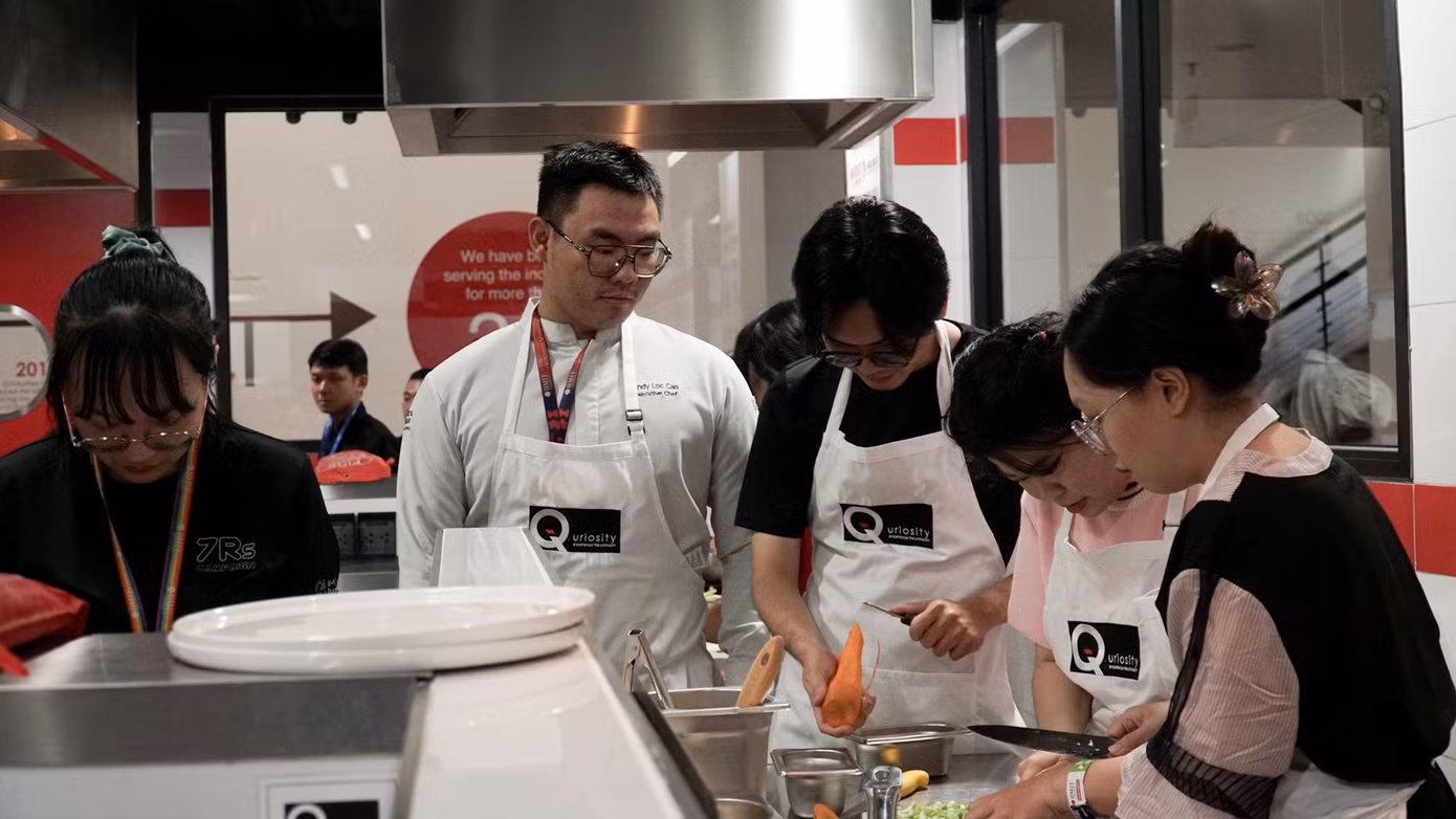 Lớp chia sẻ về dinh dưỡng và thực hành nấu ăn. Lớp chia sẻ về dinh dưỡng và thực hành nấu ăn.