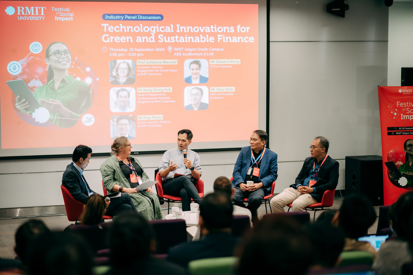 Thảo luận cùng chuyên gia. Thảo luận cùng chuyên gia.