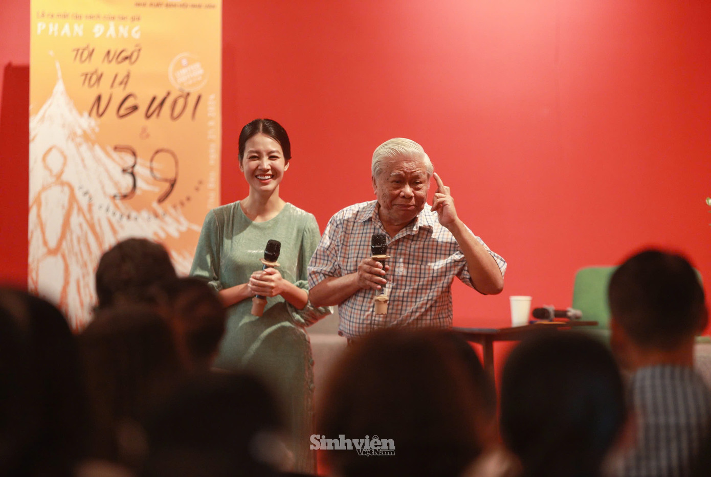 Nhà thơ Vũ Quần Phương.